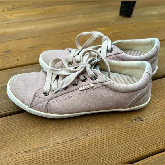 💜SALE: Taos size 8 Star style low top canvas sneakers - light pink, cream laces - Picture 1 of 9